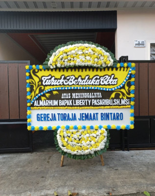 Papan Bunga Duka di Pulau Lakor